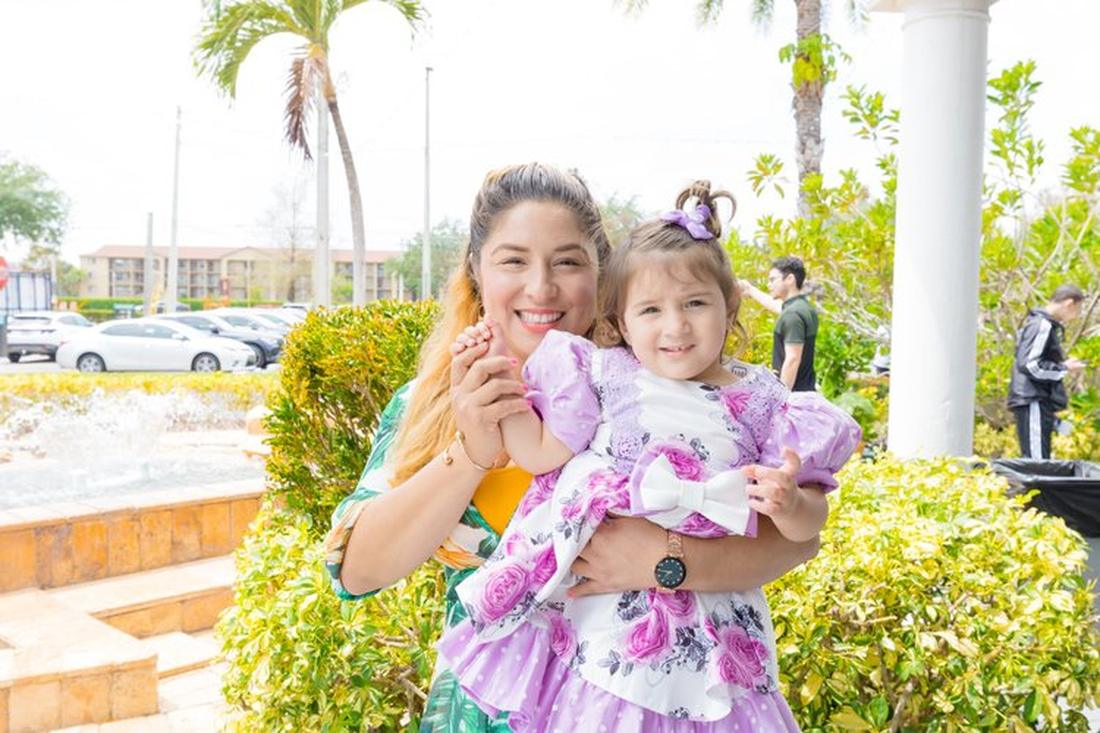 A mother and her daughter at Oasis Church
